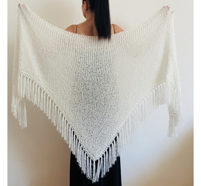 Ivory Wedding Shawl, Faux Fur Shawl, Triangle Shawl Fringe, Bridal Shawl, Fuzzy Shoulder Wrap, Bride Shawl, Winter popular Bridesmaid Shawl