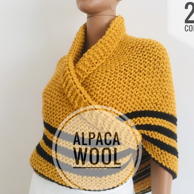 Outlander Shawl Inspired Claire Wool Triangle sontag shawl with button for fastening, Carolina S4 Drums of Autumn Outlander Knit